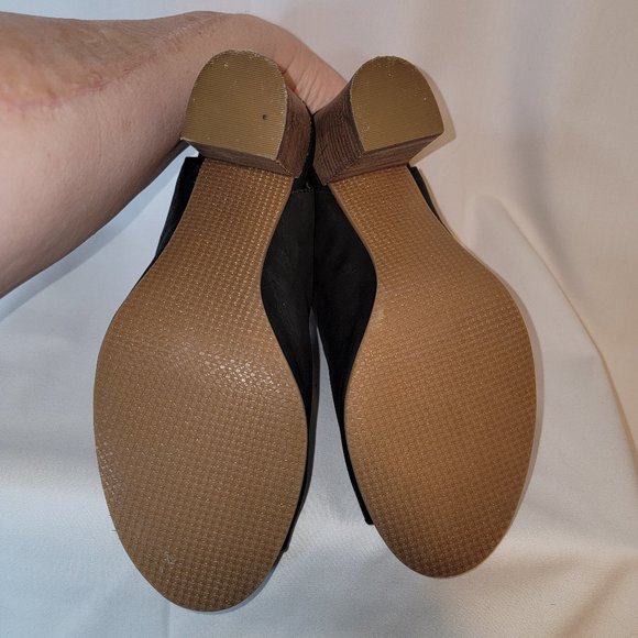 Nine West Peep-toe/heel bootie style Black - Size 7M - Leather - 3.5" heel - Picture 2 of 5